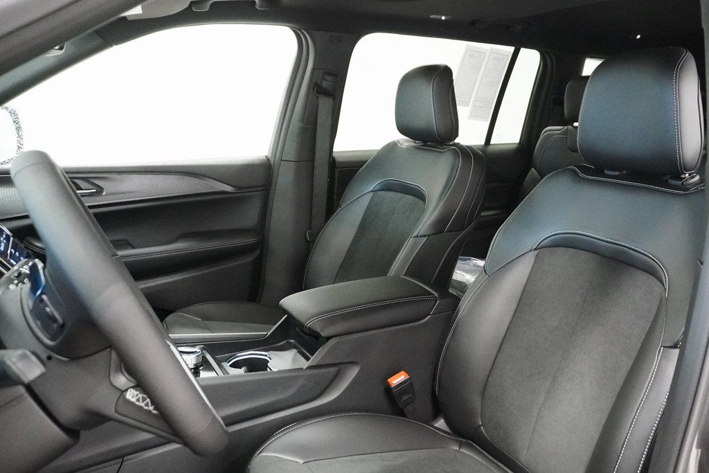 2025 Jeep Grand Cherokee L Altitude - Photo 10