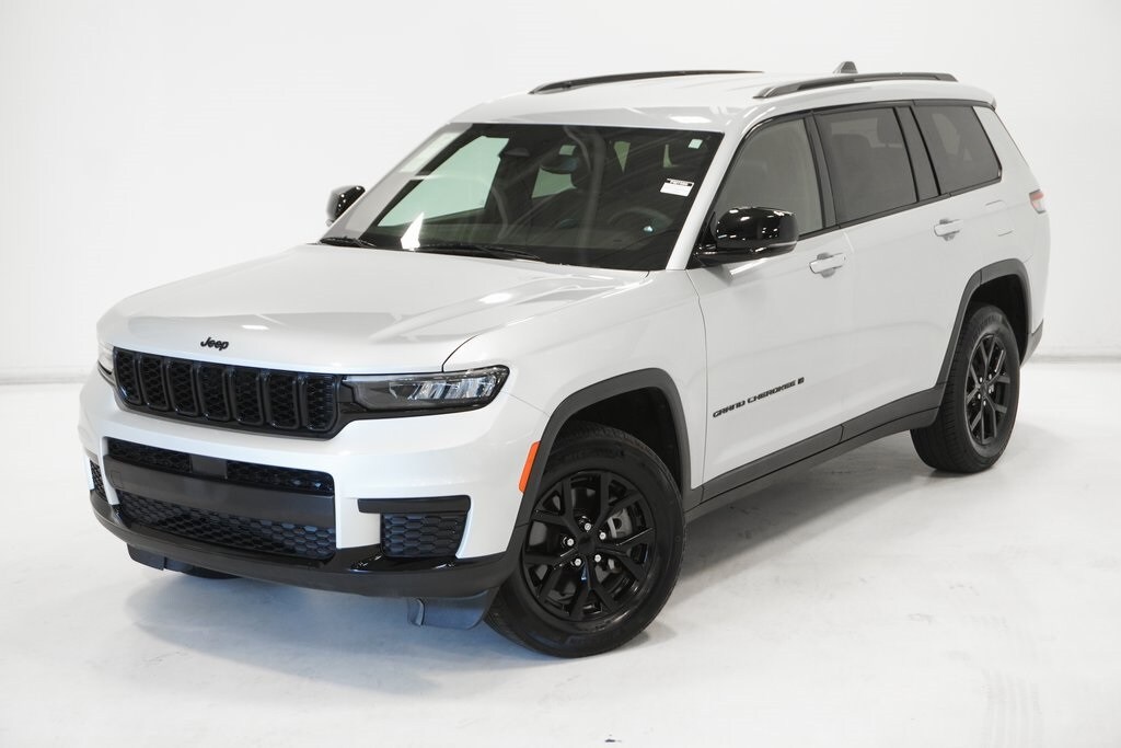 2024 Jeep Grand Cherokee Altitude photo 2