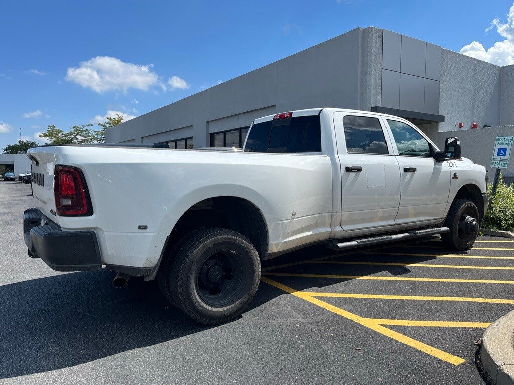 2025 Ram 3500 Tradesman photo 3
