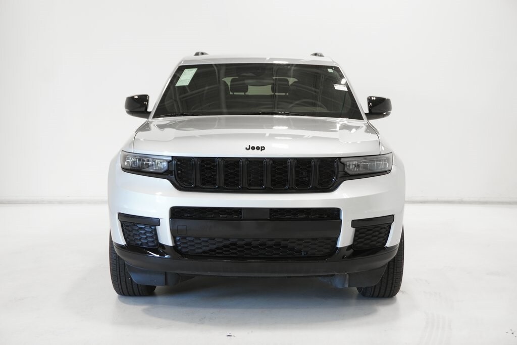 2024 Jeep Grand Cherokee Altitude photo 3