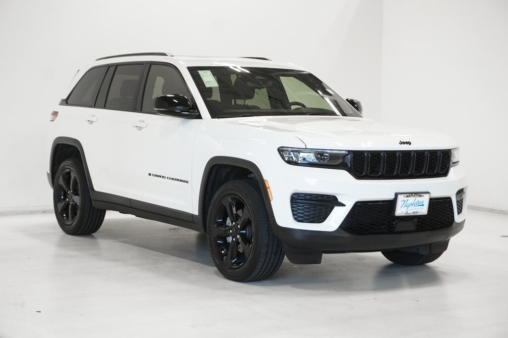 2022 Jeep Grand Cherokee Altitude photo 4