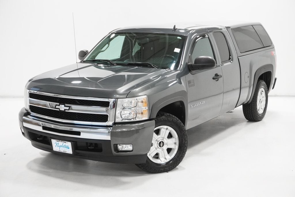 2011 Chevrolet Silverado 1500 LT photo 2