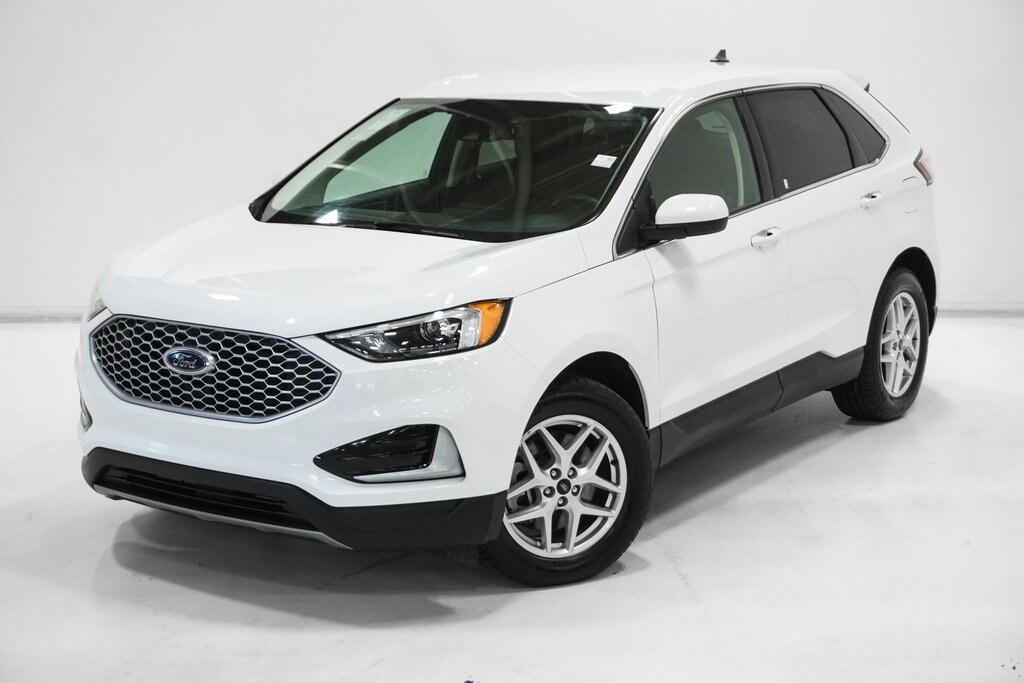2024 Ford Edge SEL photo 2