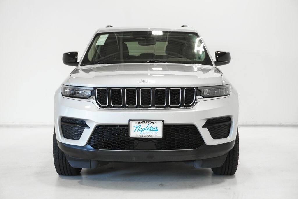 2024 Jeep Grand Cherokee Laredo photo 3