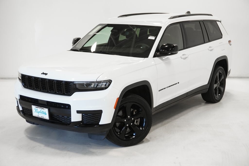 2023 Jeep Grand Cherokee Altitude photo 2