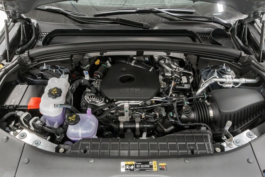 New 2027 Jeep Grand Cherokee Laredo Altitude Sport Utility