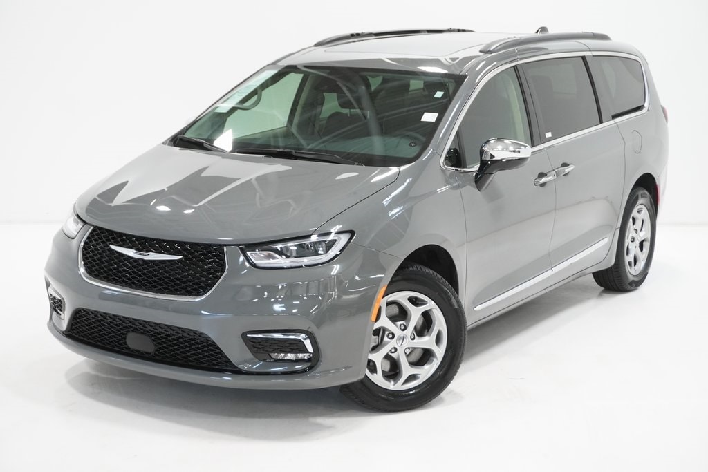 Used 2023 Chrysler Pacifica Limited with VIN 2C4RC3GG9PR528204 for sale in Arlington Heights, IL