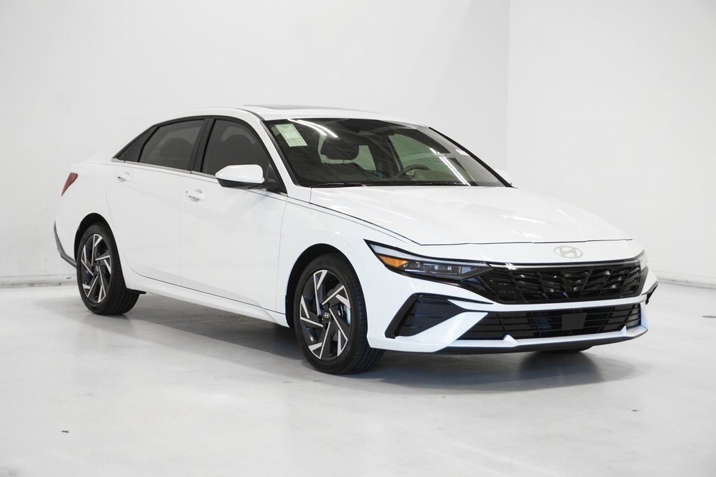 2025 Hyundai Elantra SEL Convenience photo 4