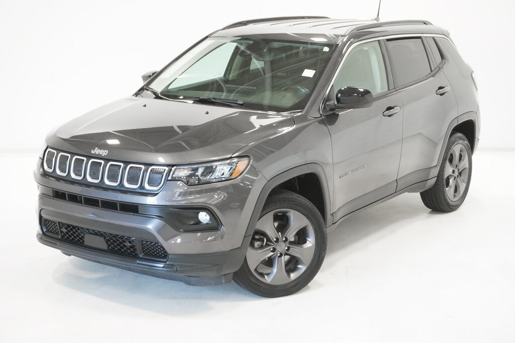 Used 2022 Jeep Compass Latitude Lux with VIN 3C4NJDFB3NT140220 for sale in Arlington Heights, IL