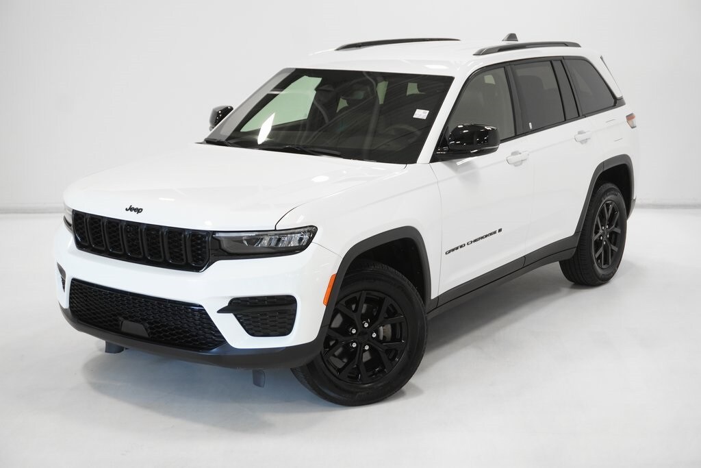 Used 2024 Jeep Grand Cherokee Altitude with VIN 1C4RJHAG9R8506990 for sale in Arlington Heights, IL