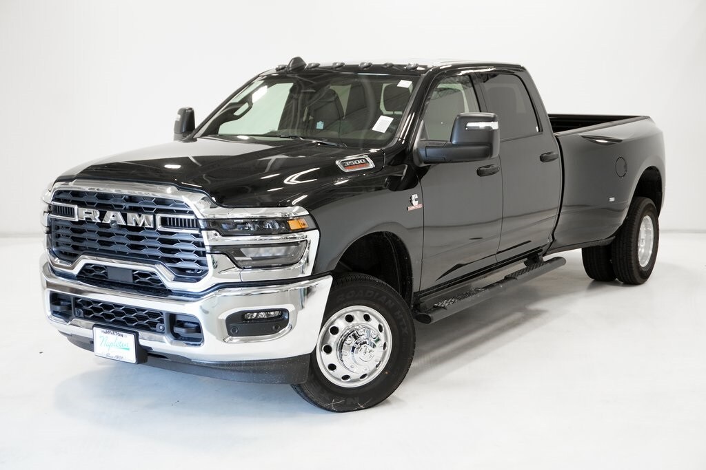 2025 Ram 3500 Tradesman photo 2