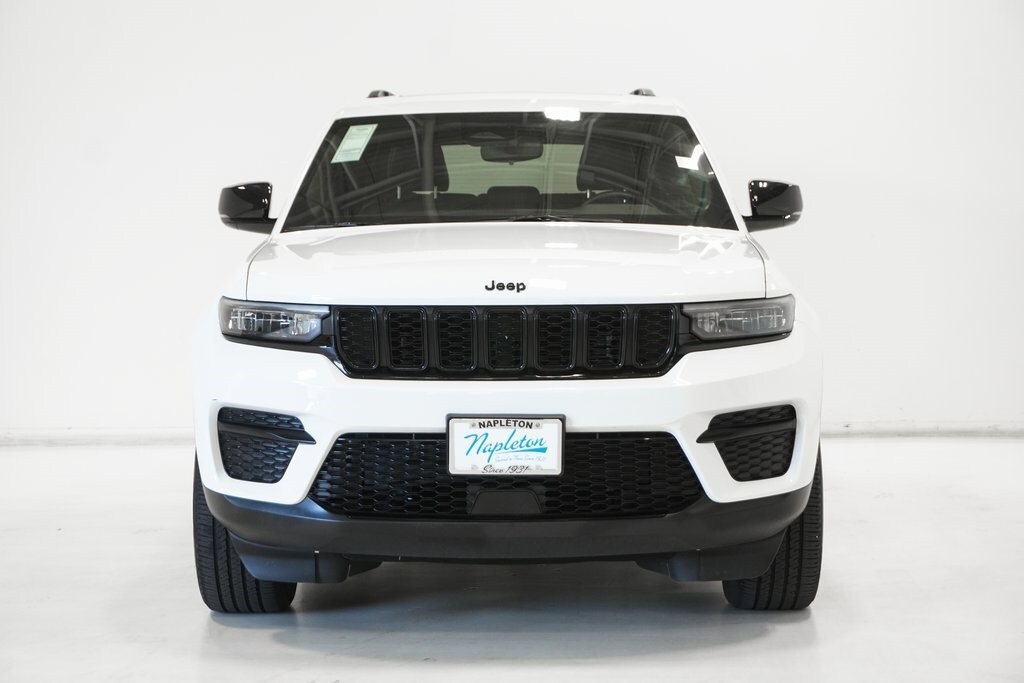 2022 Jeep Grand Cherokee Altitude photo 3