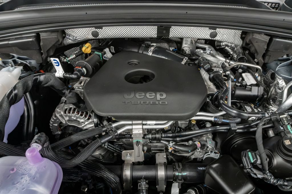 New 2027 Jeep Grand Cherokee Laredo Altitude Sport Utility