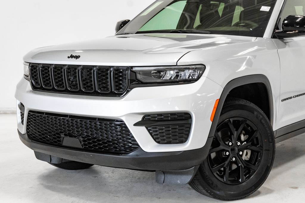 Used 2025 Jeep Grand Cherokee Altitude SUV