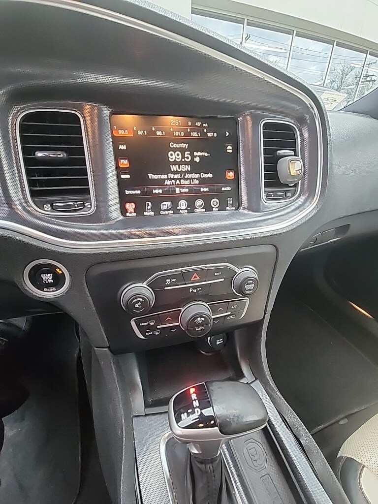 2015 Dodge Charger SXT photo 3