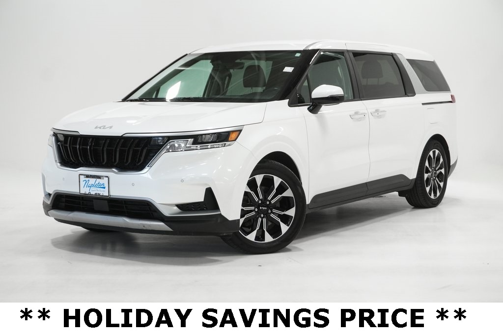 2022 Kia Carnival EX's photo