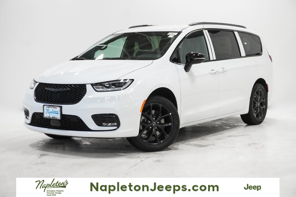 2026 Chrysler Pacifica Select's photo