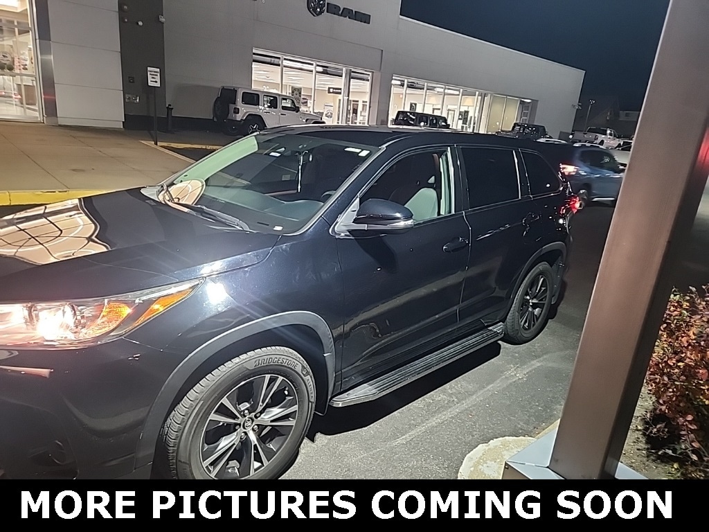 Used 2017 Toyota Highlander LE SUV