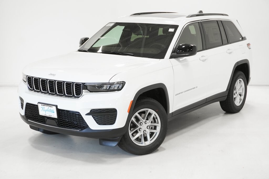 2025 Jeep Grand Cherokee Laredo photo 2