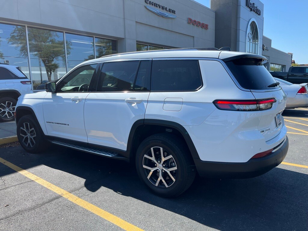 2023 Jeep Grand Cherokee Limited photo 2