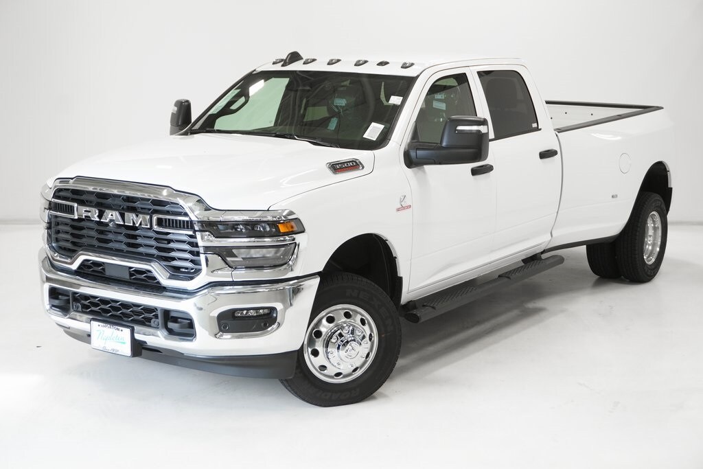 2025 Ram 3500 Tradesman photo 2