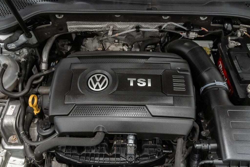 Used 2017 Volkswagen Golf GTI SE Hatchback