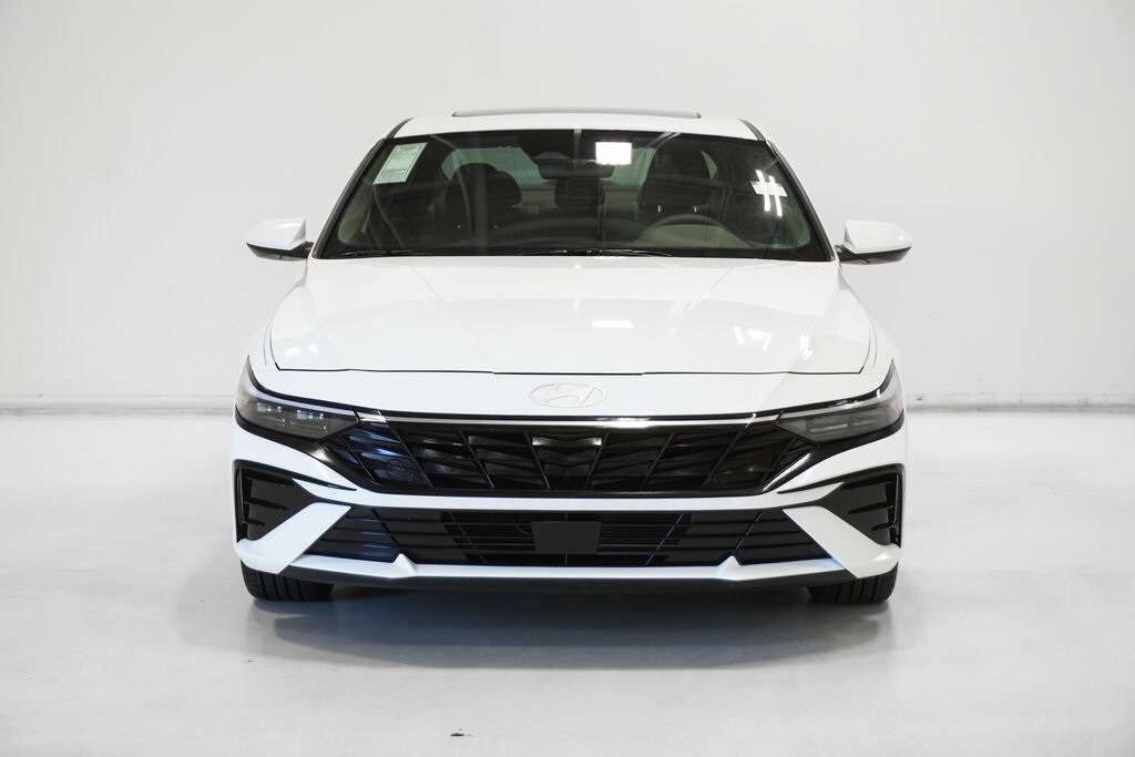 2025 Hyundai Elantra SEL Convenience photo 3