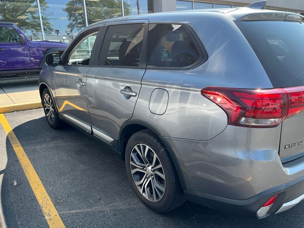 Used 2018 Mitsubishi Outlander ES SUV