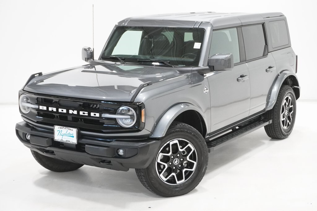 2024 Ford Bronco Outer Banks photo 2