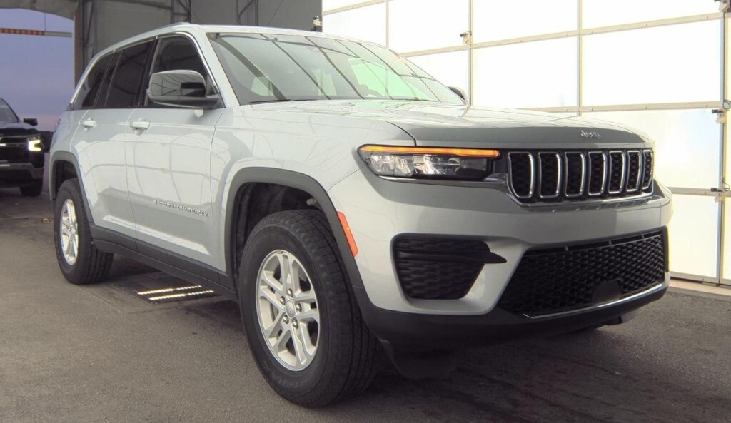 Used 2025 Jeep Grand Cherokee Laredo SUV