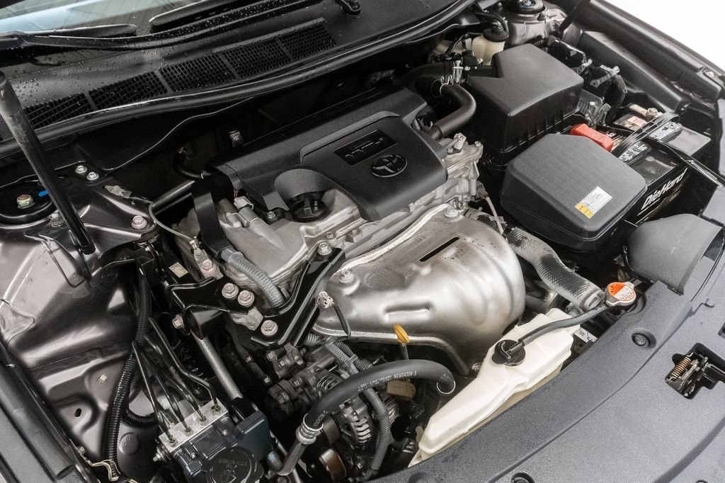 Used 2016 Toyota Camry SE Sedan