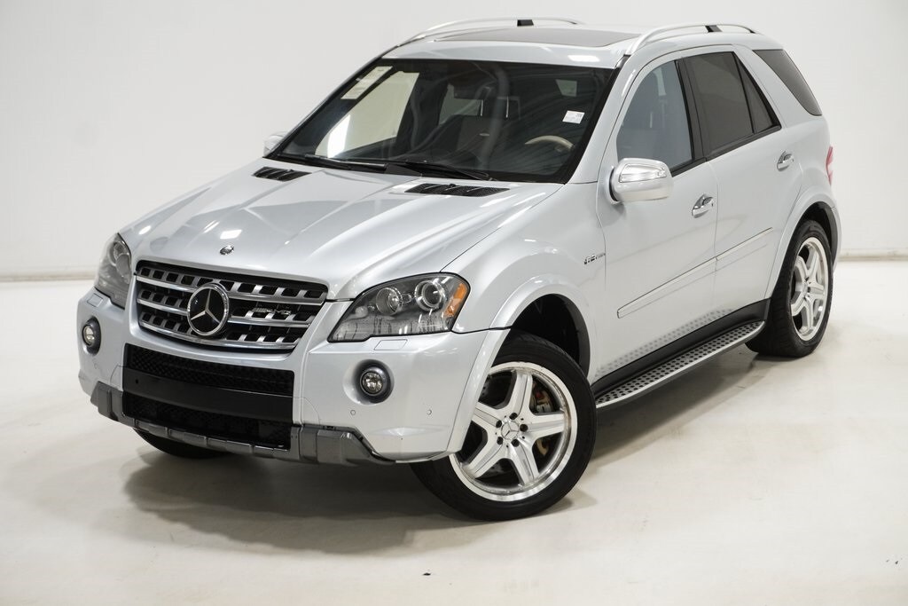 2010 Mercedes Benz ML 63 AMG 4MATIC photo 2