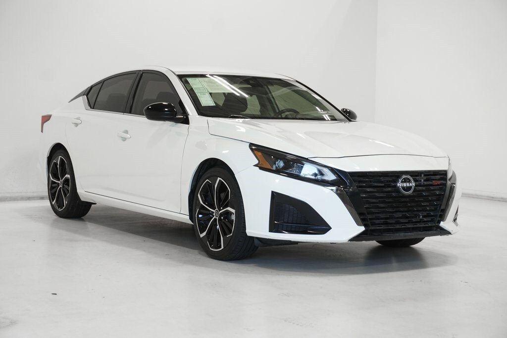 2023 Nissan Altima 2.5 SR photo 4
