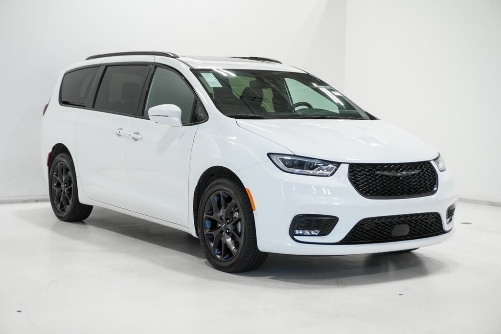 Used 2022 Chrysler Pacifica Limited Minivan/Van
