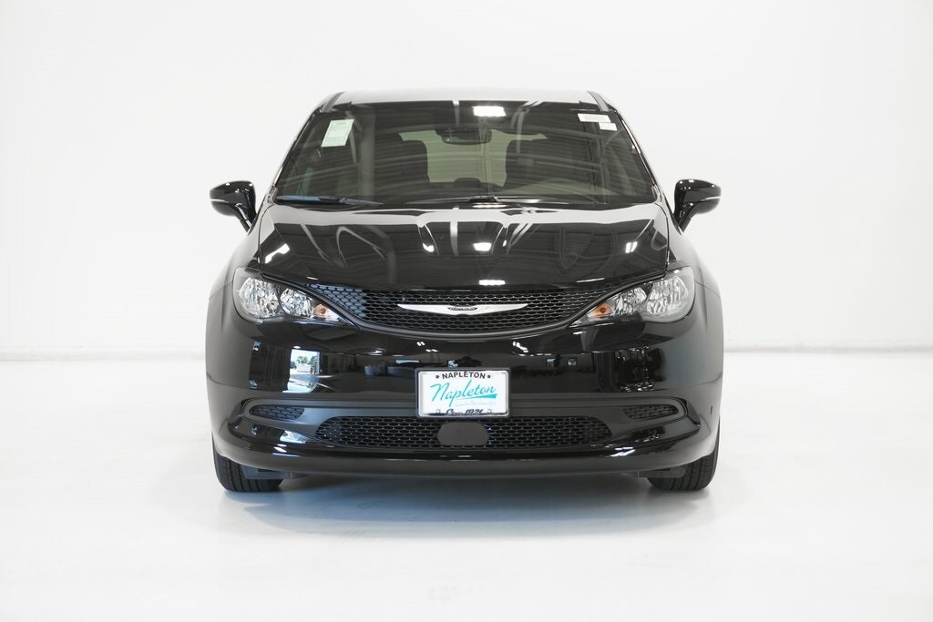 2026 Chrysler Voyager LX photo 3