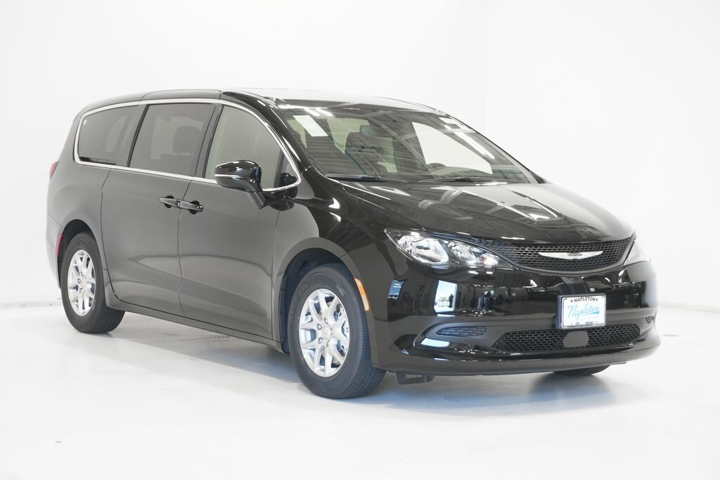 2026 Chrysler Voyager LX photo 4