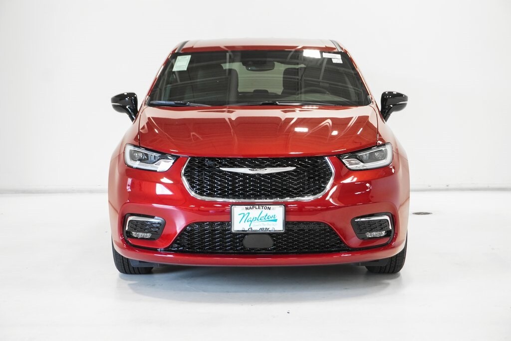 2026 Chrysler Pacifica photo 3