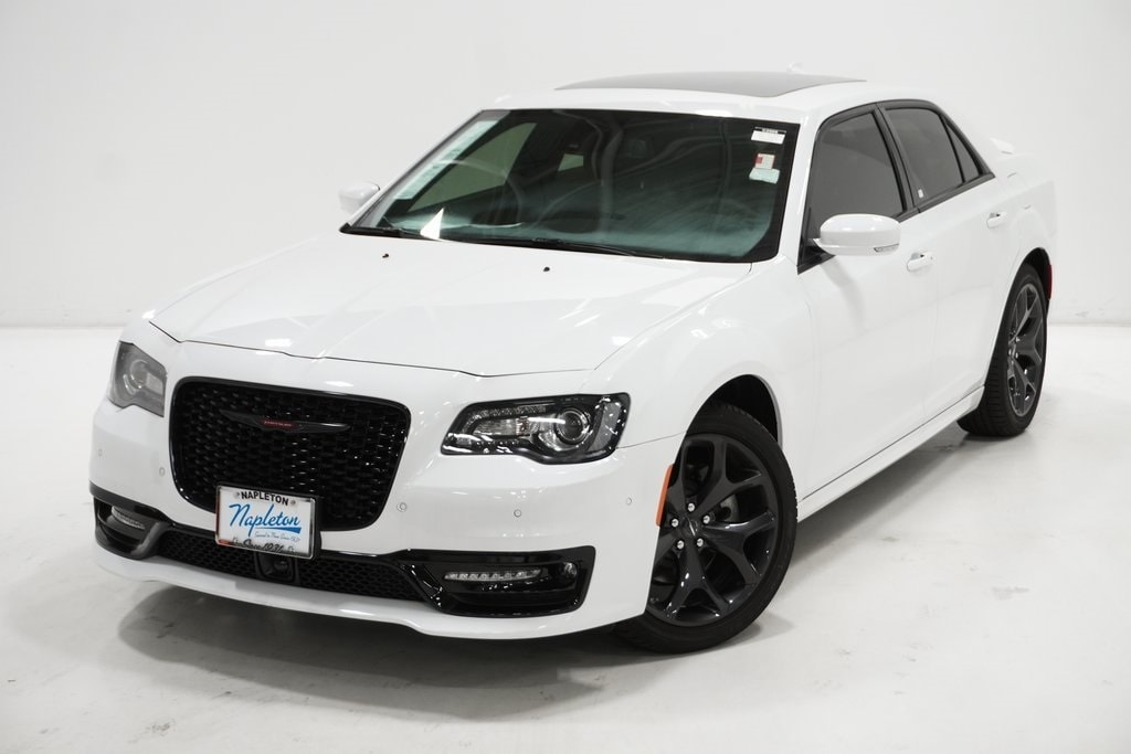 Used 2023 Chrysler 300 S with VIN 2C3CCABT8PH542247 for sale in Arlington Heights, IL