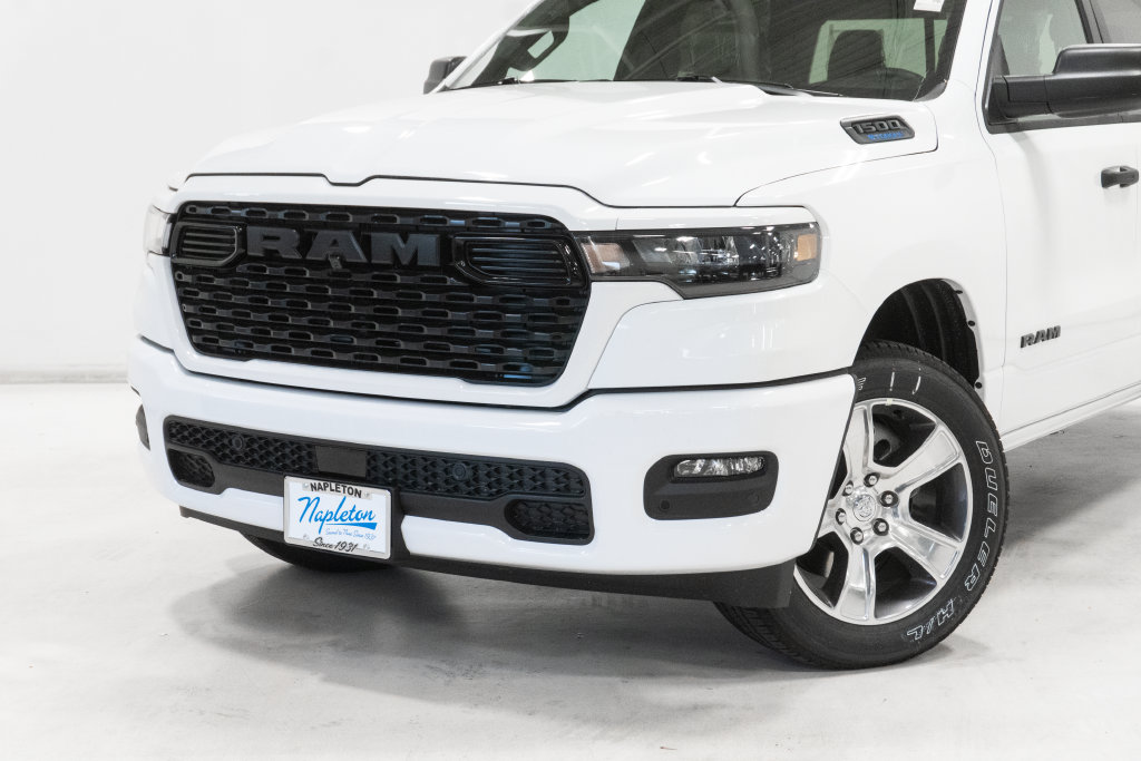 New 2027 Ram 1500 EXPRESS CREW CAB 4X4 5'7 BOX Pickup