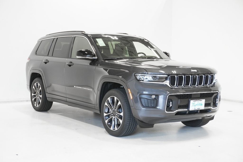 2025 Jeep Grand Cherokee Overland photo 3