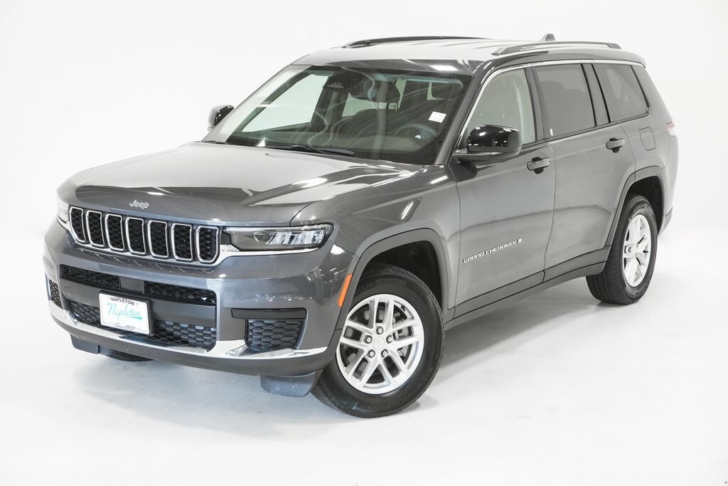 2023 Jeep Grand Cherokee Laredo photo 2