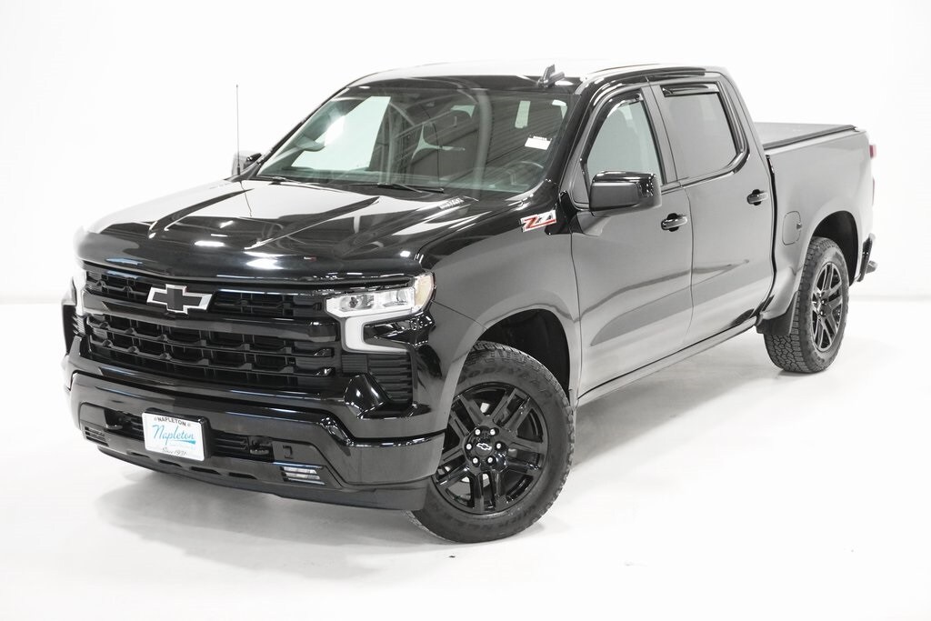 2024 Chevrolet Silverado 1500 RST Z71 photo 2