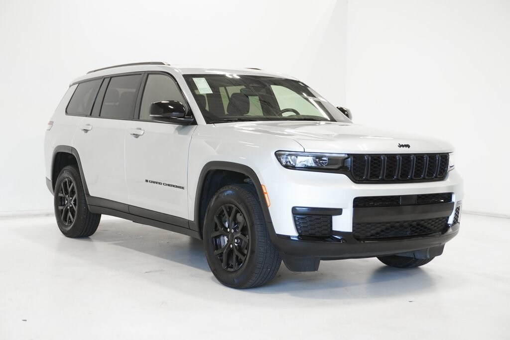 2024 Jeep Grand Cherokee Altitude photo 4