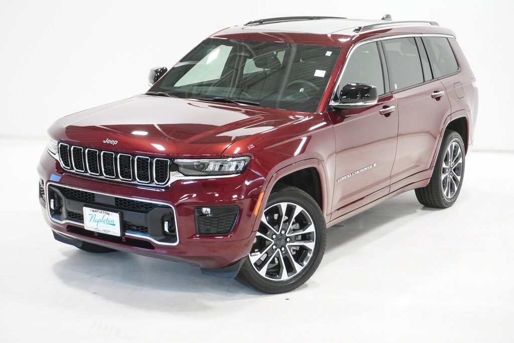 2023 Jeep Grand Cherokee Overland photo 2