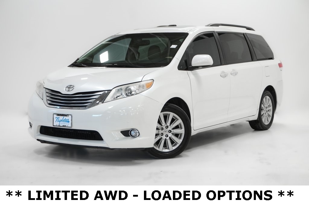 2011 Toyota Sienna Limited's photo