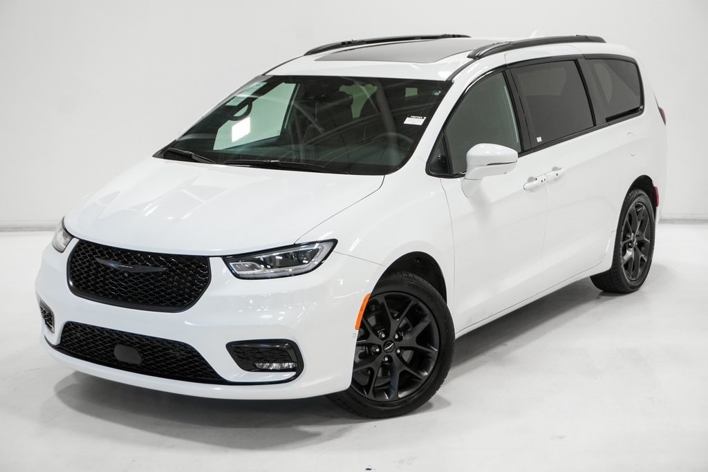 Used 2022 Chrysler Pacifica Limited Minivan/Van