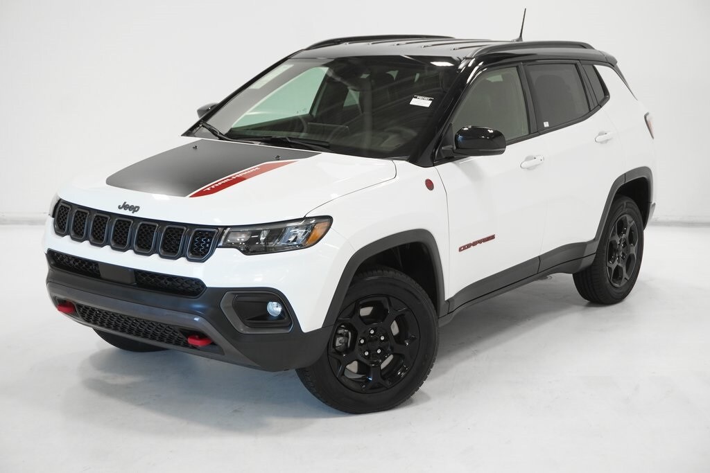 2024 Jeep Compass Trailhawk photo 2