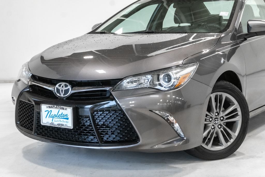 Used 2016 Toyota Camry SE Sedan