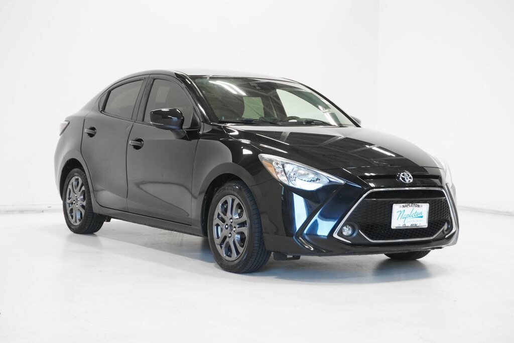 2019 Toyota Yaris LE photo 3