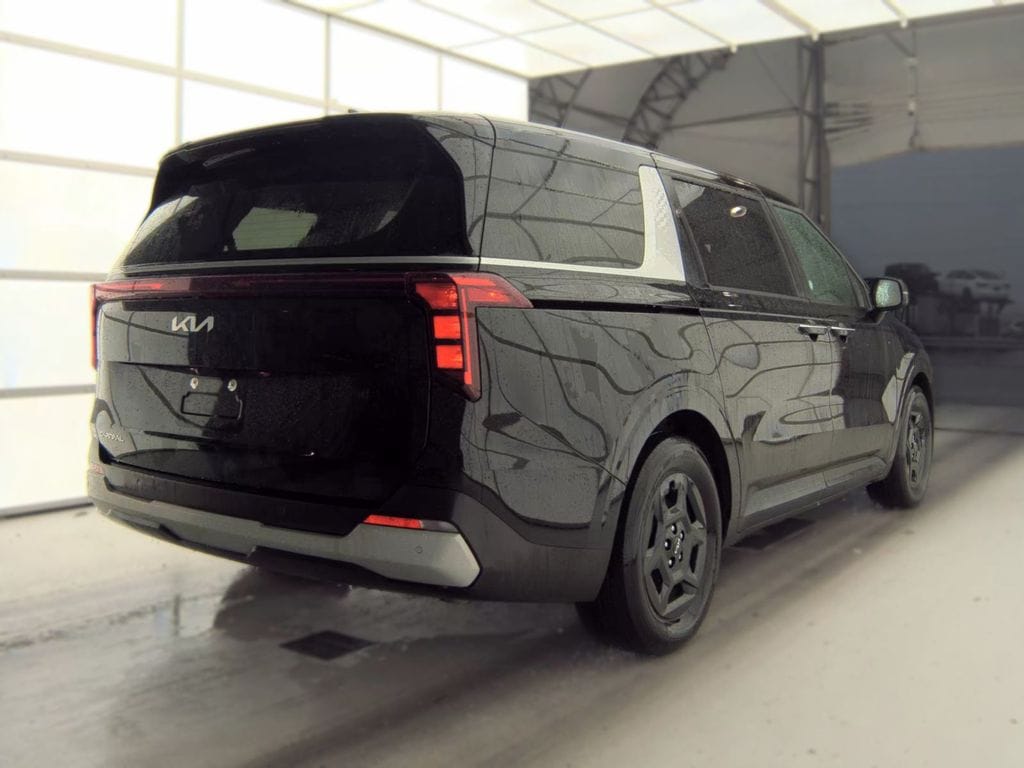 Used 2025 Kia Carnival LXS Minivan/Van